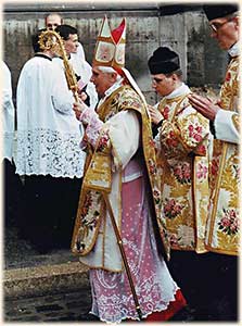 Traditional Latin Mass with Then-Cardinal Ratzinger